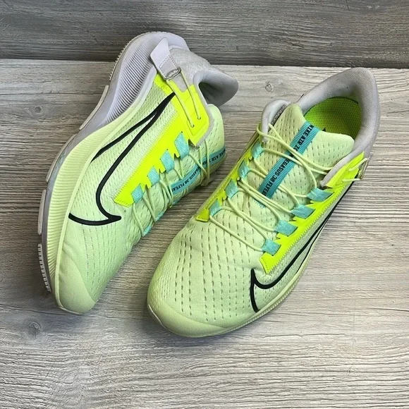 Nike Air Zoom Pegasus Flyease woman’s athletic shoes volt, black, green size 8.5 - Picture 1 of 12